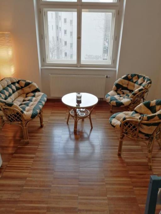 2 Bedrooms Close Vysehrad - Congress Centrum Prag Exterior foto
